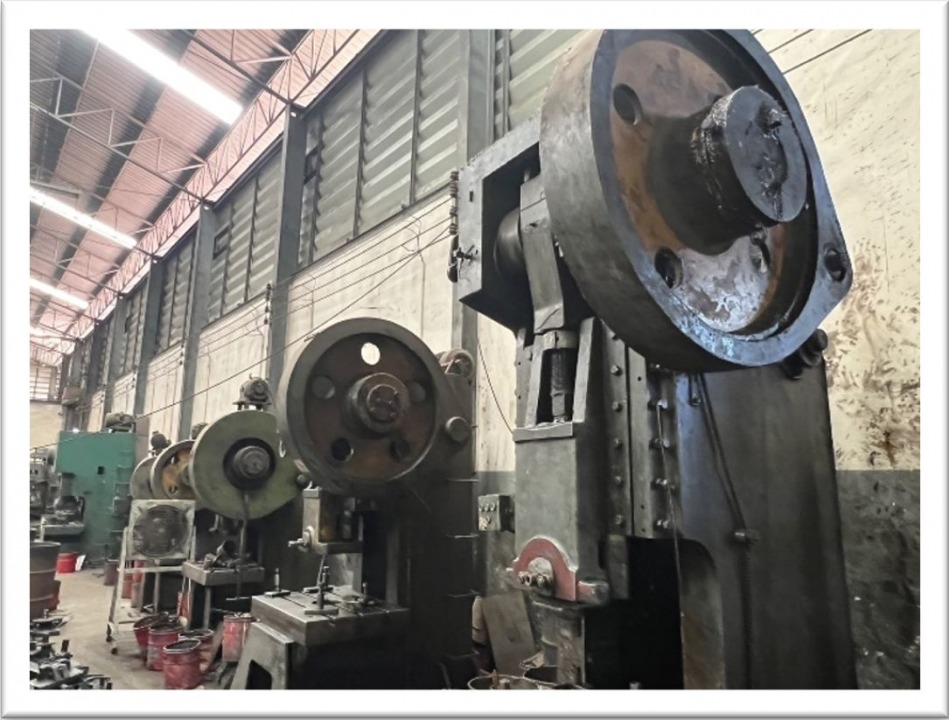 เครื่องปั๊มขึ้นรูปเหล็ก เครื่องเจาะรู